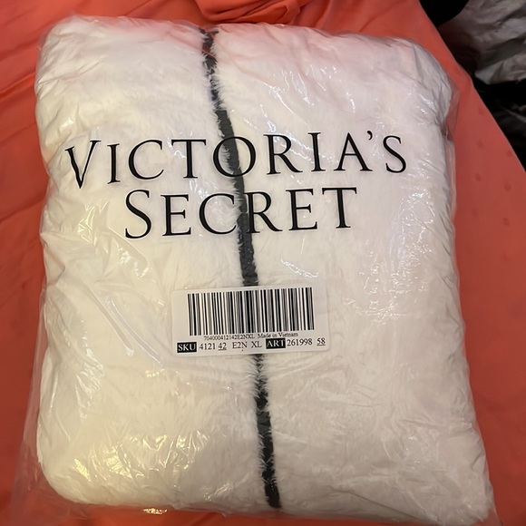 1 vs pink rare sweaters jackets bling Sherpa NWT rare satin - Picture 8 of 10